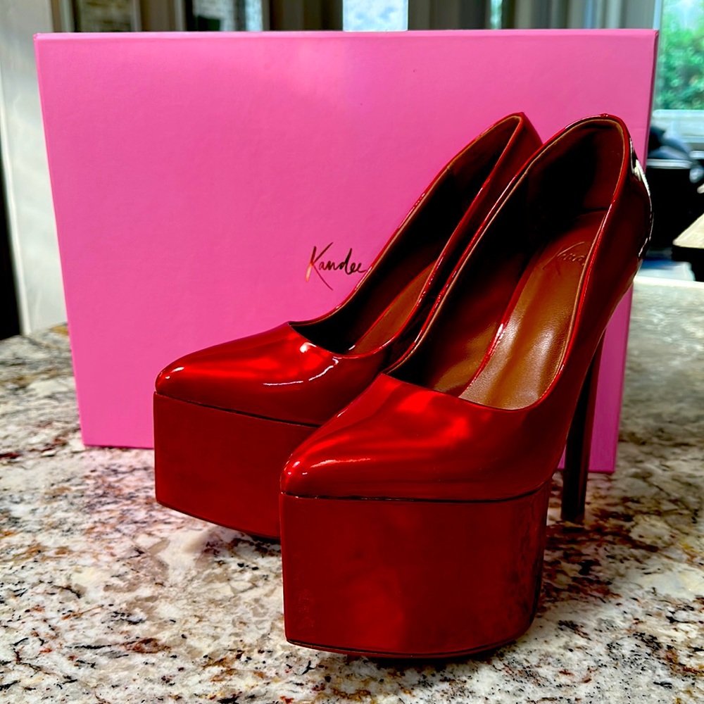 KANDEE METALLIC RED PATENT HEELS NIB